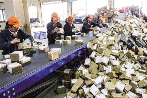 快件安檢過包中